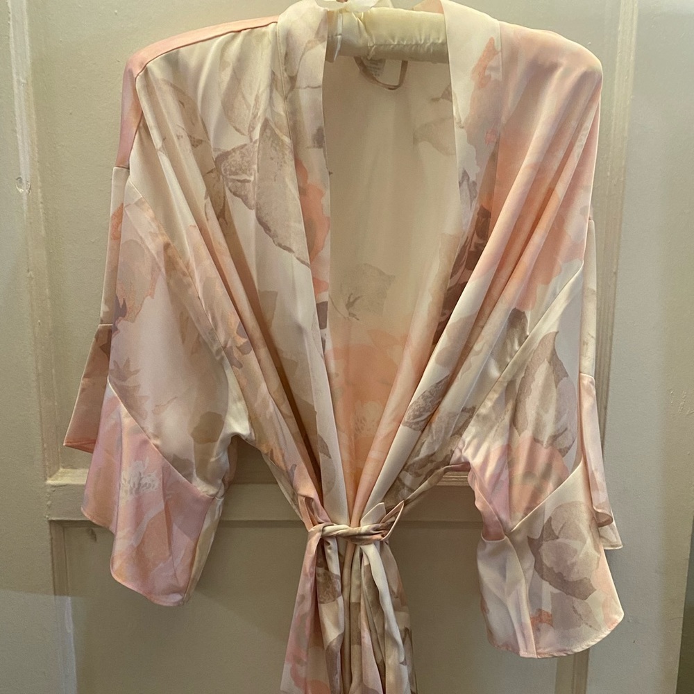 NWOT Beautiful Satin VS robe/kimono